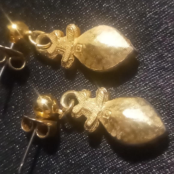 Avon Victorian Style Drop Earrings Gold With A Beautiful Blue Stone Earrings. - Picture 6 of 6